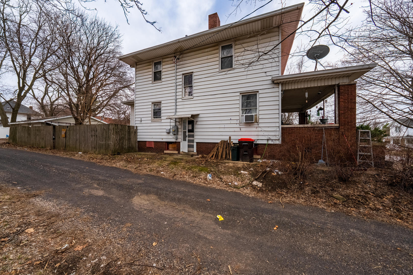 2416 N Dechman Avenue