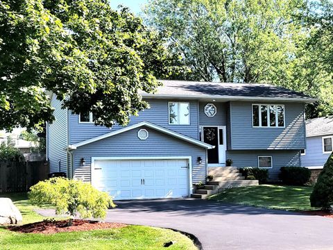 Photo of 205 Countryside Lane, Lindenhurst, IL 60046 (MLS # 12475013)