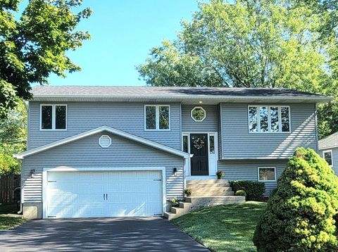 Tiny photo for 205 Countryside Lane, Lindenhurst, IL 60046 (MLS # 12475013)