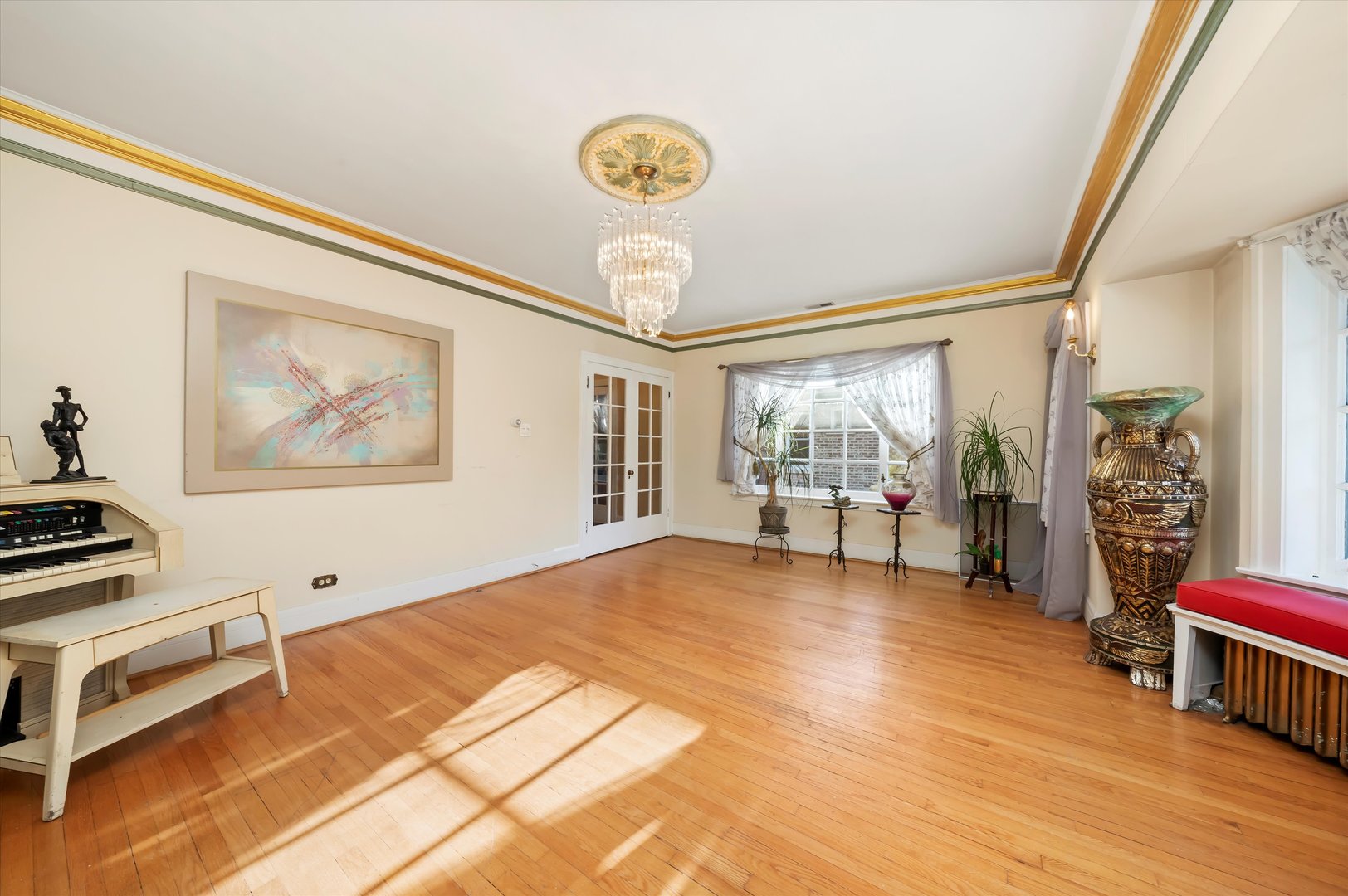 6858 Riverside Drive