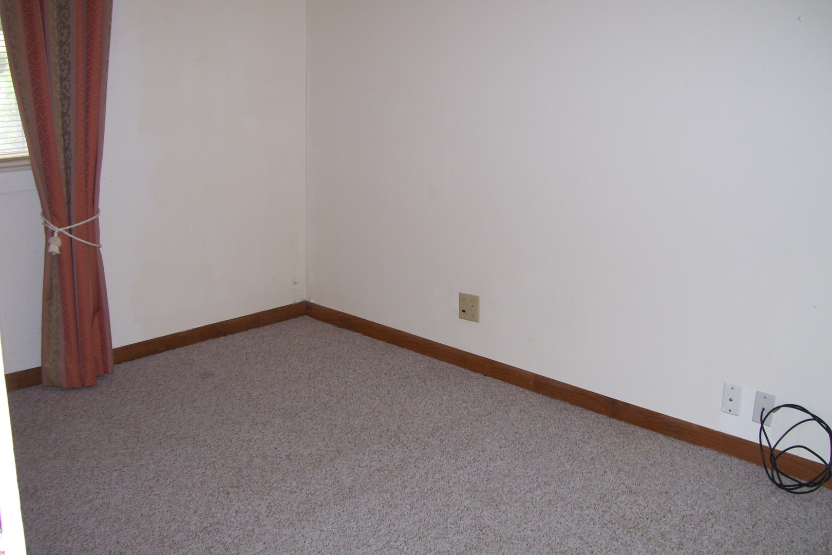 800 ROSELYN Drive
