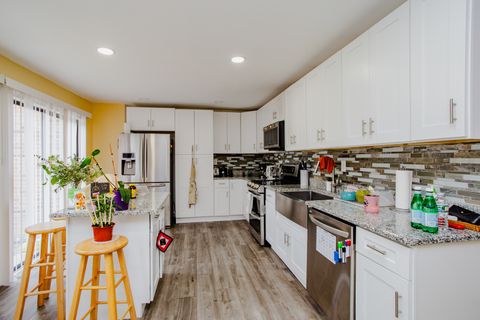 Tiny photo for 211 W Hanover Place, Mount Prospect, IL 60056 (MLS # 12537954)