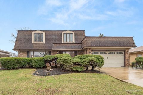 Photo of 825 Columbia Lane, Darien, IL 60561 (MLS # 12590732)