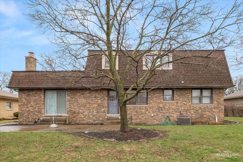 Tiny photo for 825 Columbia Lane, Darien, IL 60561 (MLS # 12590732)