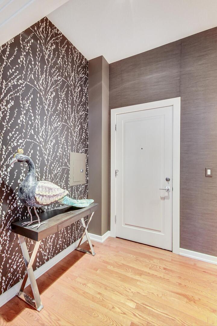 6 N Michigan Avenue 1211