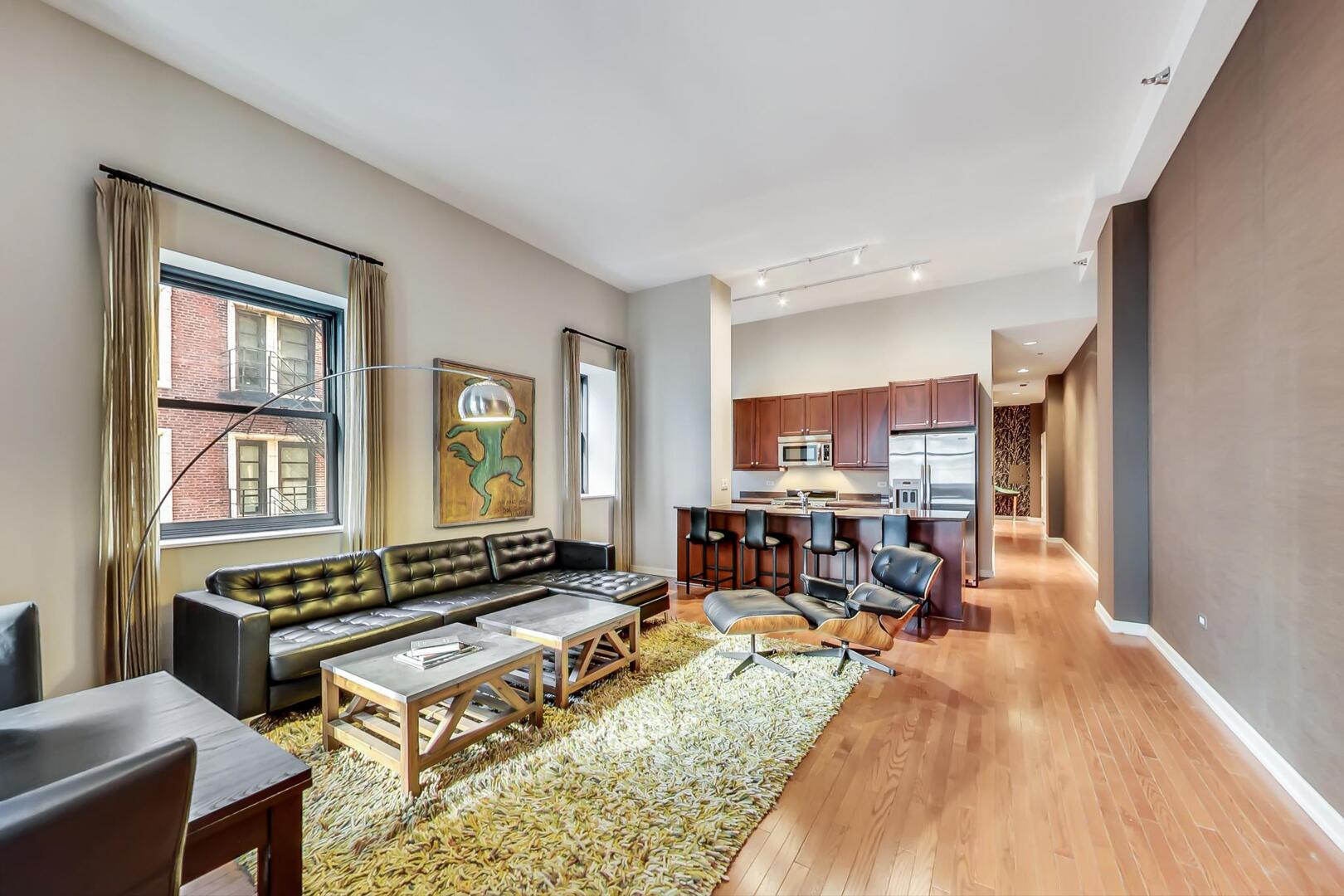 6 N Michigan Avenue 1211