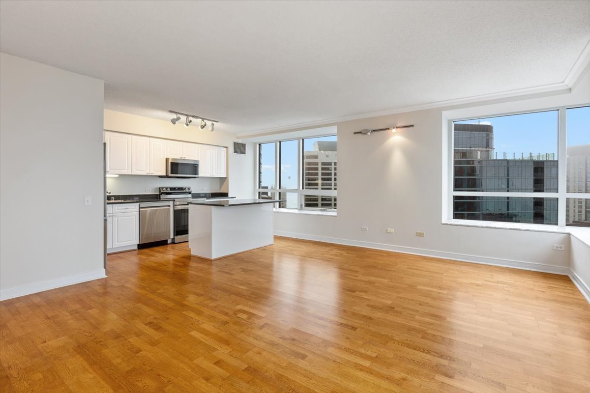 512 N McClurg Court 3904