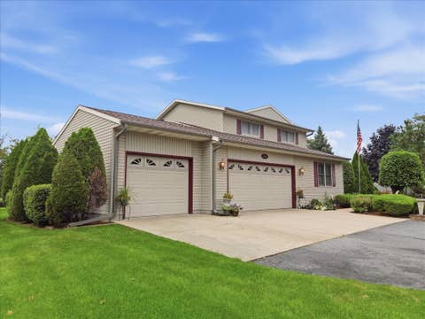 Tiny photo for 3606 E 20th Street, Sterling, IL 61081 (MLS # 12730268)