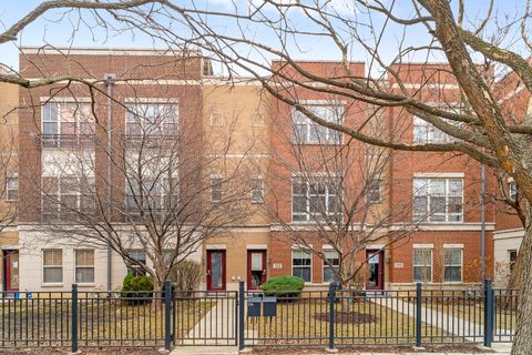 Photo of 1212 W Grenshaw Street, Chicago, IL 60607 (MLS # 12578946)