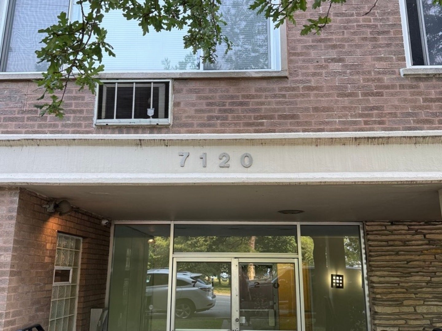 7120 N Sheridan Road 411