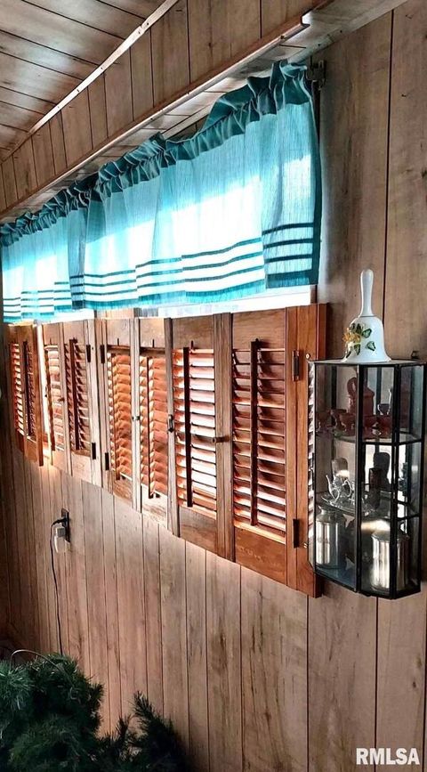 Tiny photo for 405 4TH Street, Rosiclare, IL 62982 (MLS # EB451826)