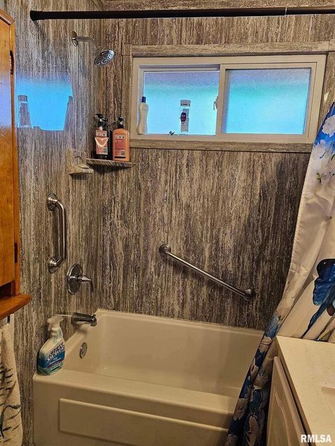 Tiny photo for 405 4TH Street, Rosiclare, IL 62982 (MLS # EB451826)