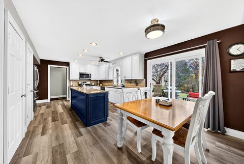 Tiny photo for 1404 Amy Lane, Libertyville, IL 60048 (MLS # 12552156)