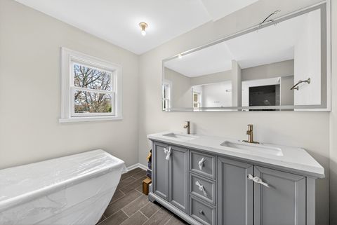 Tiny photo for 1404 Amy Lane, Libertyville, IL 60048 (MLS # 12552156)