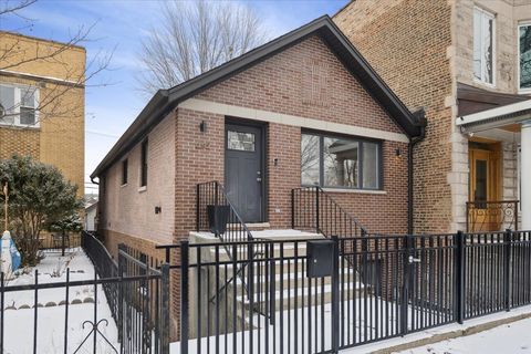 Photo of 642 W 35th Street, Chicago, IL 60616 (MLS # 12550971)