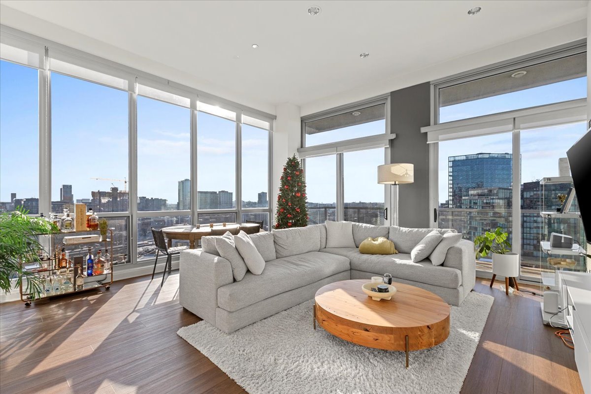 910 W Huron Street 1401