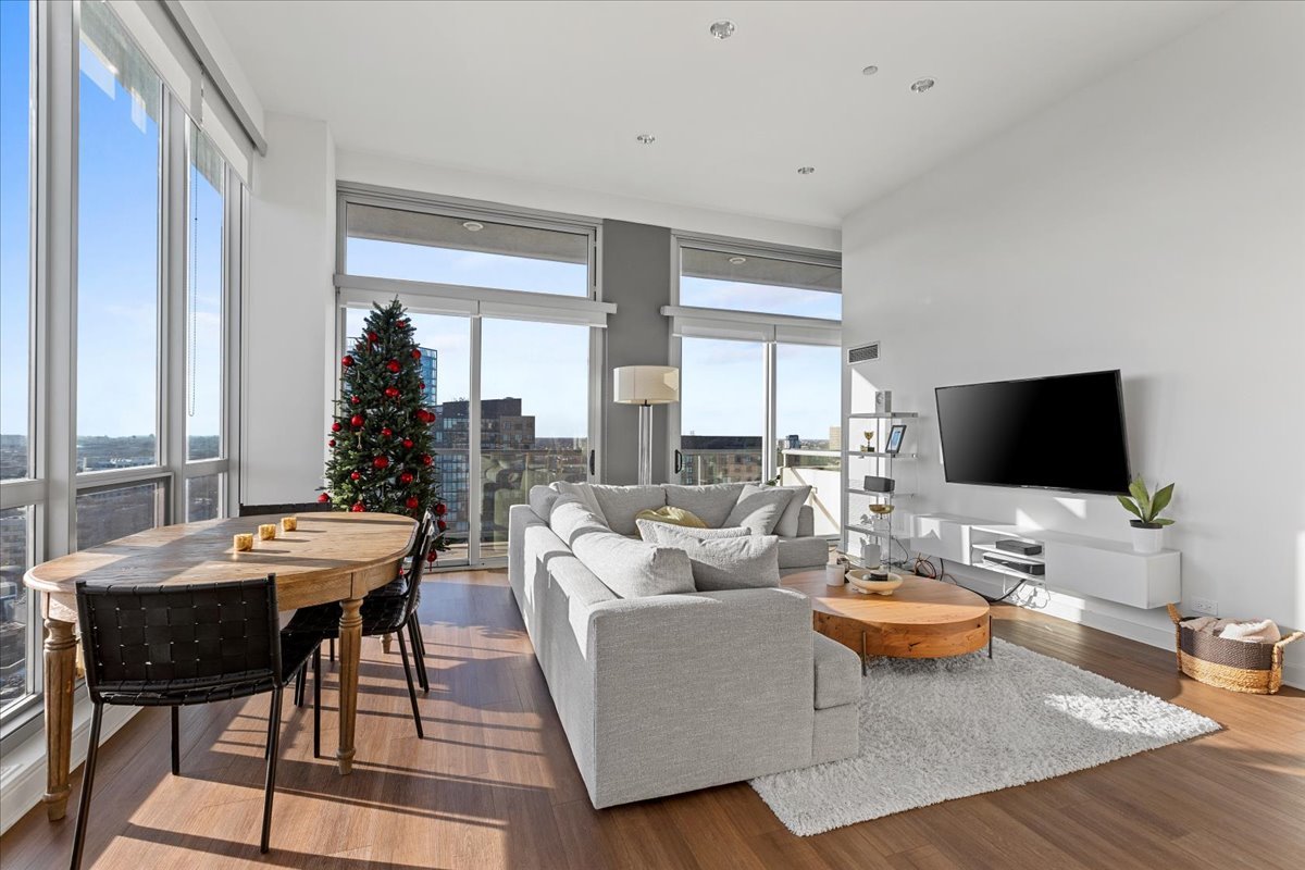 910 W Huron Street 1401