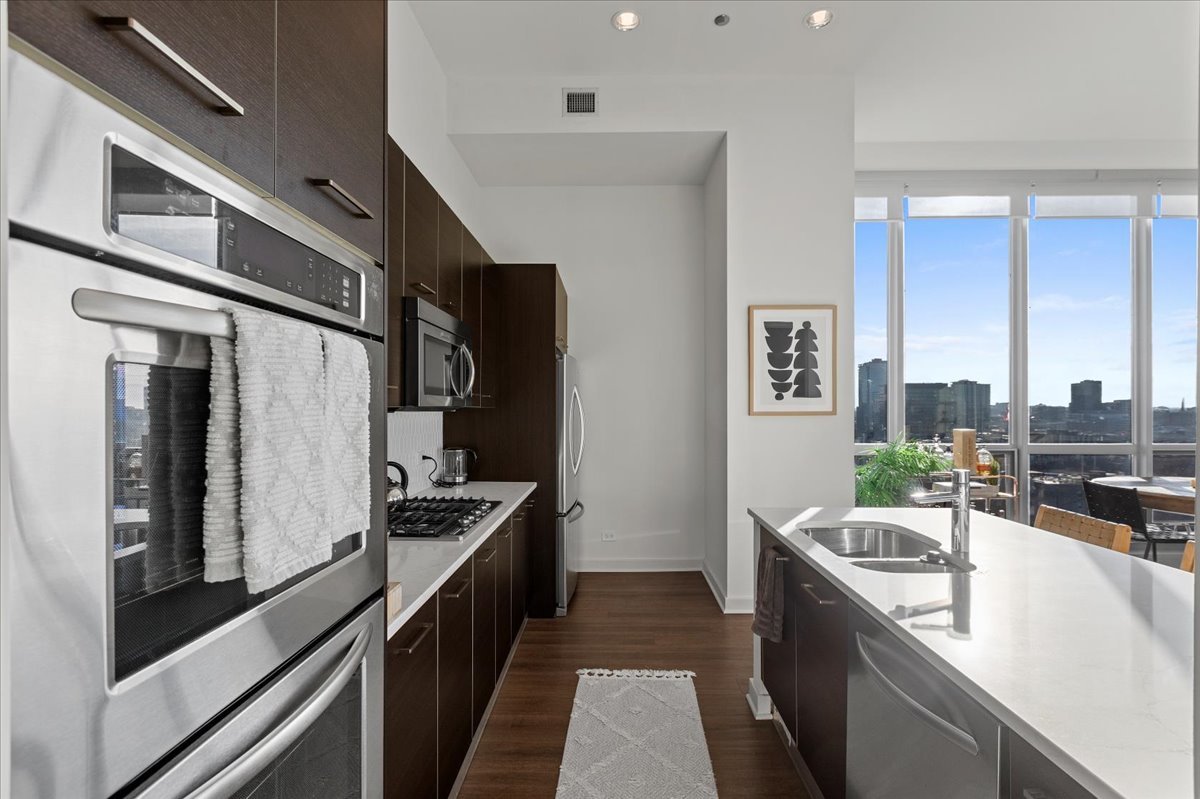 910 W Huron Street 1401