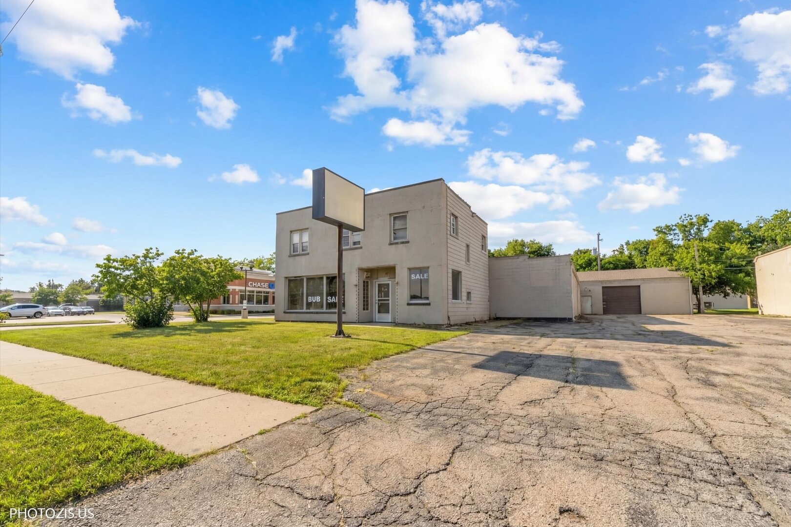 122 W Northwest Highway