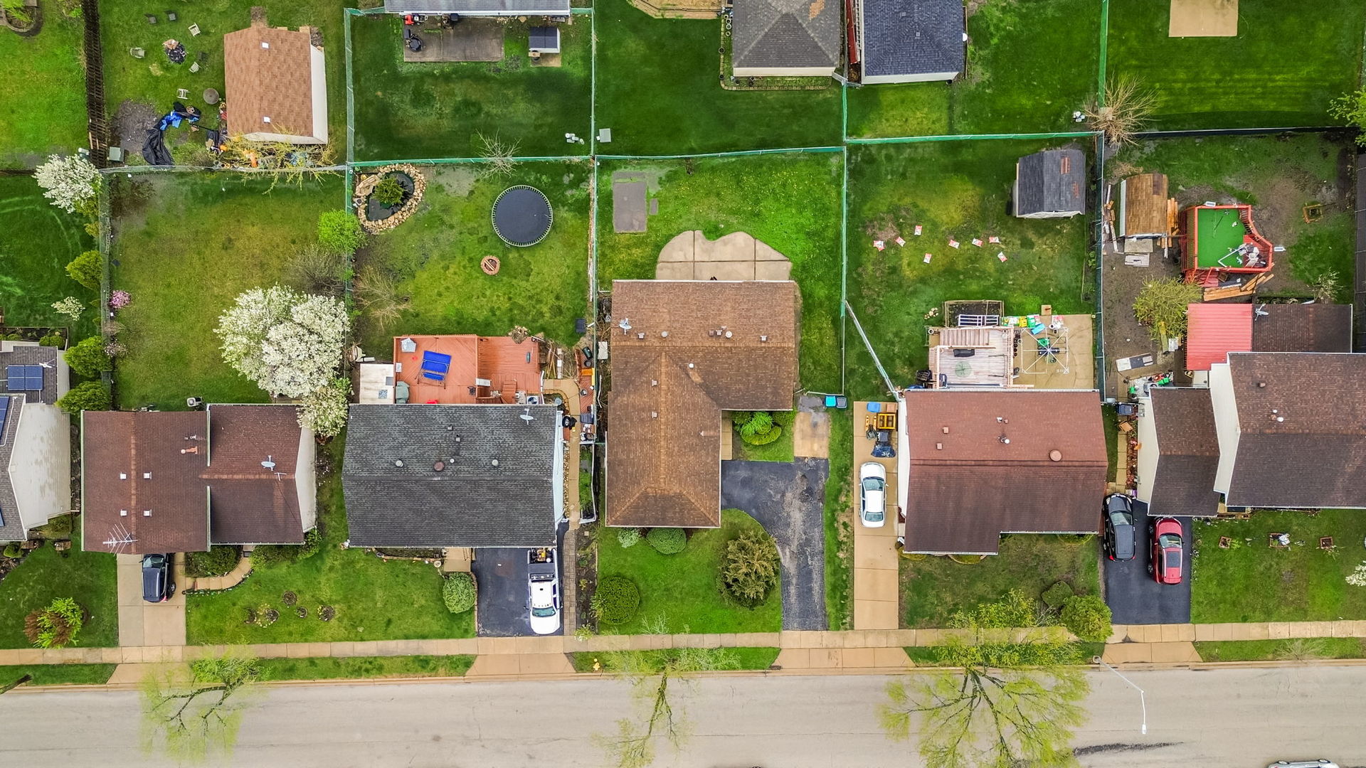 89 W SCHUBERT Avenue