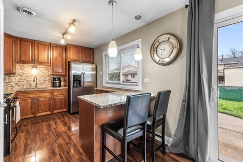 Tiny photo for 89 W SCHUBERT Avenue, Glendale Heights, IL 60139 (MLS # 12624736)