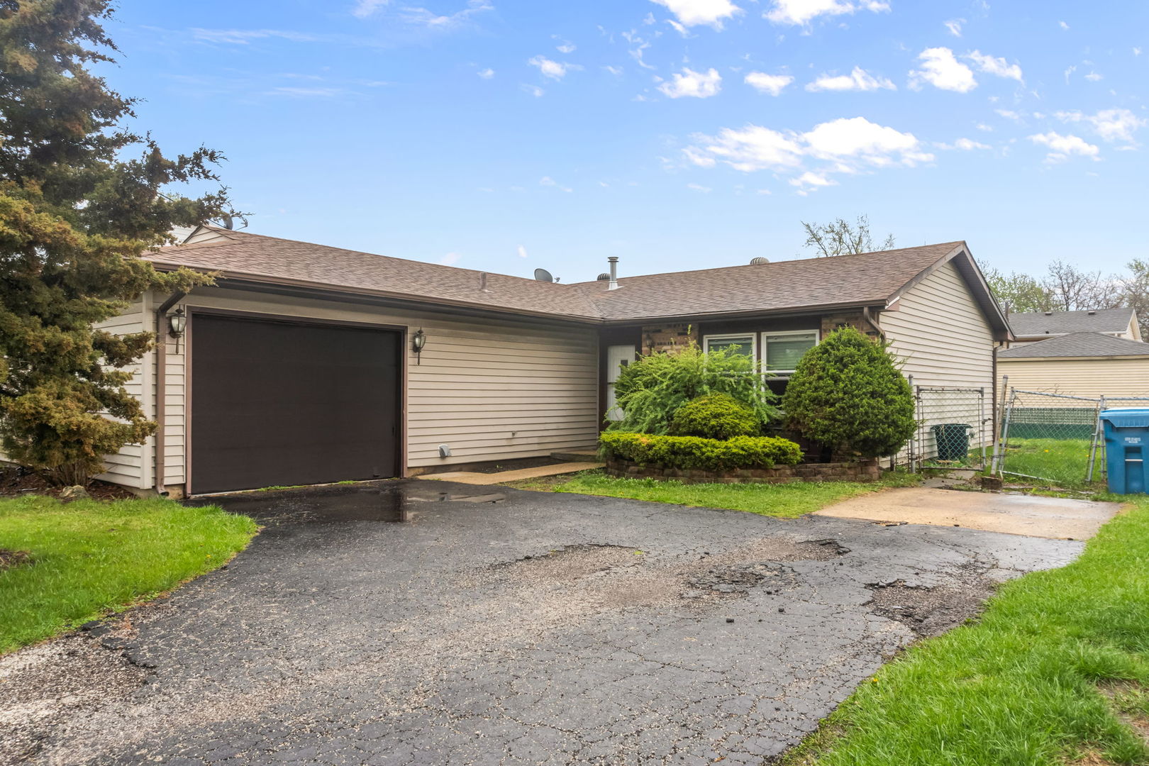 89 W SCHUBERT Avenue