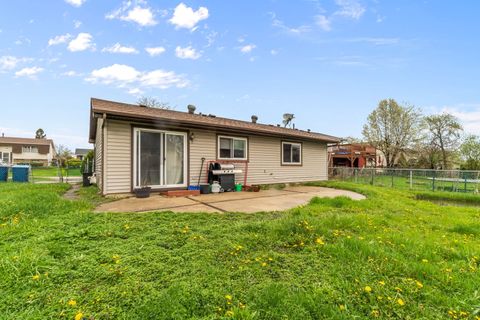 Tiny photo for 89 W SCHUBERT Avenue, Glendale Heights, IL 60139 (MLS # 12624736)