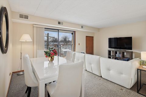 Tiny photo for 5411 W Lawrence Avenue #3C, Chicago, IL 60630 (MLS # 12553371)