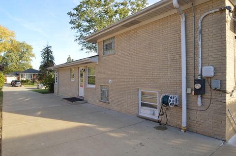 Tiny photo for 2610 Sunnyside Avenue, Westchester, IL 60154 (MLS # 12503419)
