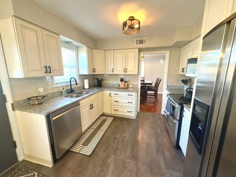 Tiny photo for 2610 Sunnyside Avenue, Westchester, IL 60154 (MLS # 12503419)