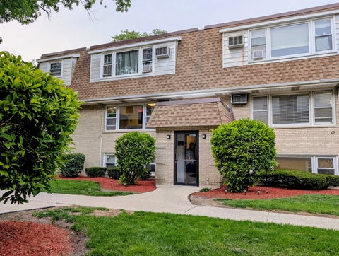 Tiny photo for 9907 W 58th Street #6, Countryside, IL 60525 (MLS # 12699778)