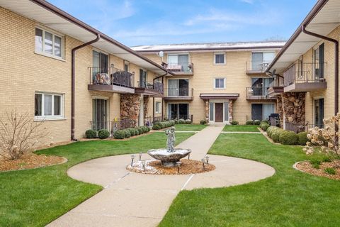 Photo of 6148 S Kensington Avenue #1, Countryside, IL 60525 (MLS # 12492269)