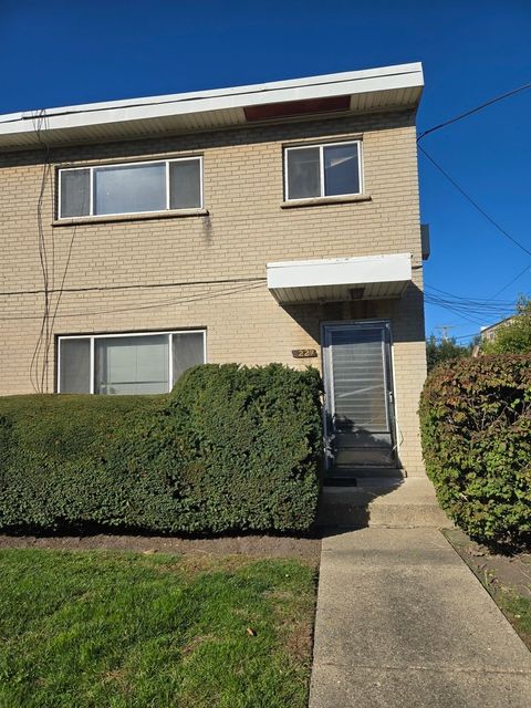 7229 N CAMPBELL Avenue Chicago IL 60645