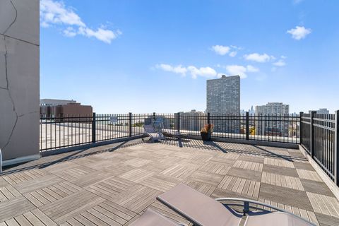 Tiny photo for 720 W Gordon Terrace #14G, Chicago, IL 60613 (MLS # 12506048)
