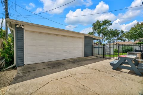 Tiny photo for 5009 W 105th Street, Oak Lawn, IL 60453 (MLS # 12490824)
