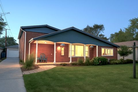 Photo of 5009 W 105th Street, Oak Lawn, IL 60453 (MLS # 12490824)