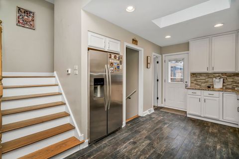 Tiny photo for 5009 W 105th Street, Oak Lawn, IL 60453 (MLS # 12490824)