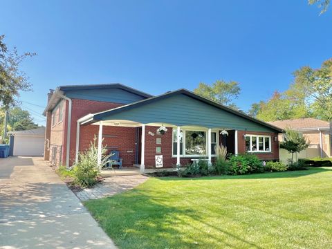 Tiny photo for 5009 W 105th Street, Oak Lawn, IL 60453 (MLS # 12490824)