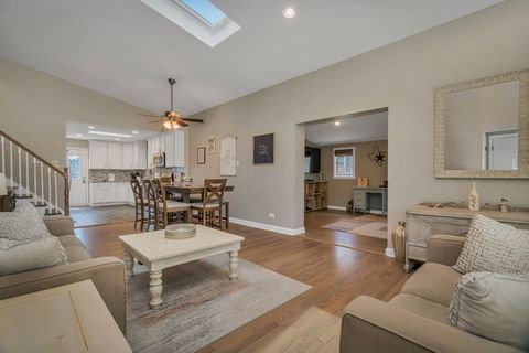 Tiny photo for 5009 W 105th Street, Oak Lawn, IL 60453 (MLS # 12490824)