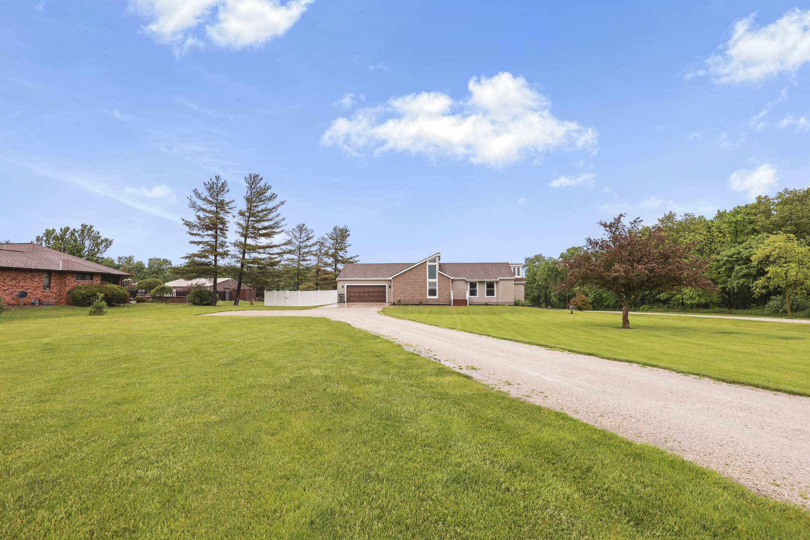 2433 E 2850th Road