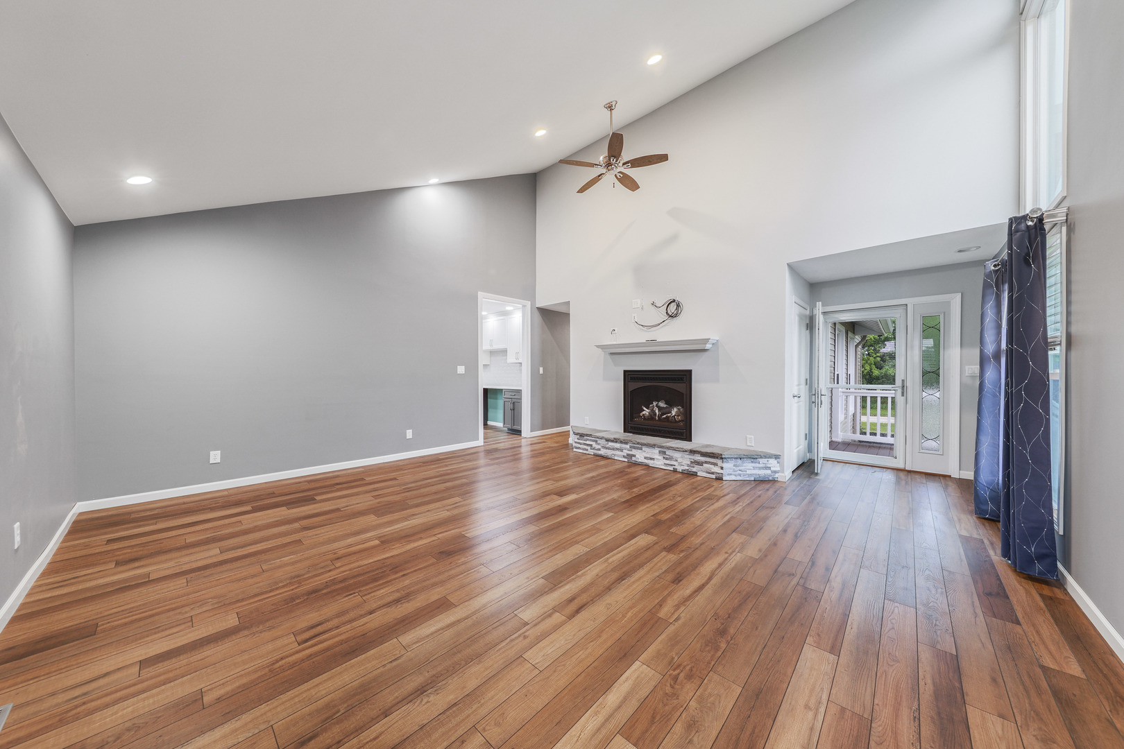 2433 E 2850th Road