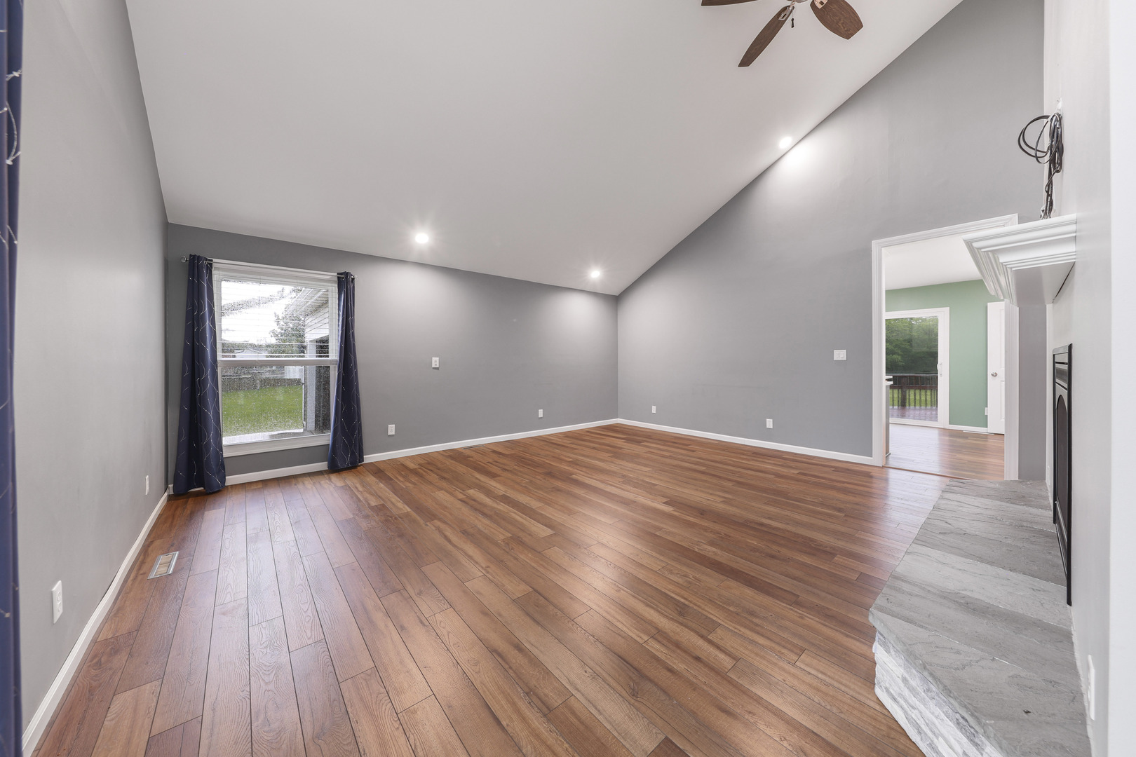 2433 E 2850th Road