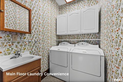 Tiny photo for 2707 GRAND Avenue, Davenport, IA 52803 (MLS # QC4266891)