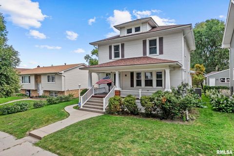 Tiny photo for 2707 GRAND Avenue, Davenport, IA 52803 (MLS # QC4266891)