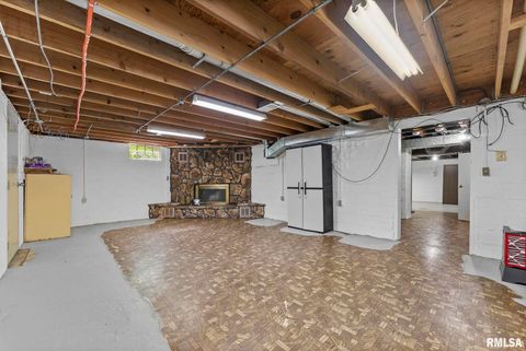 Tiny photo for 2707 GRAND Avenue, Davenport, IA 52803 (MLS # QC4266891)