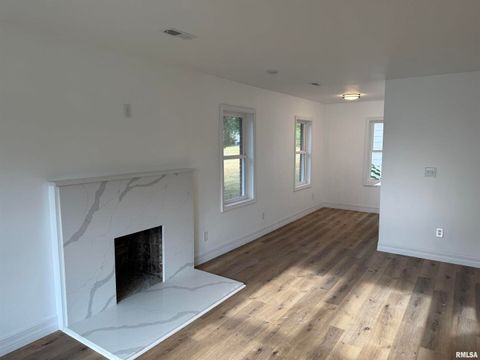 Tiny photo for 924 N ALMOND Street, Carbondale, IL 62901 (MLS # EB459500)