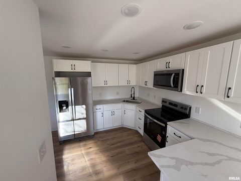 Tiny photo for 924 N ALMOND Street, Carbondale, IL 62901 (MLS # EB459500)