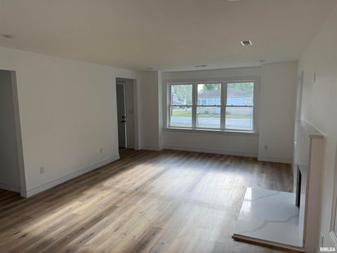 Tiny photo for 924 N ALMOND Street, Carbondale, IL 62901 (MLS # EB459500)