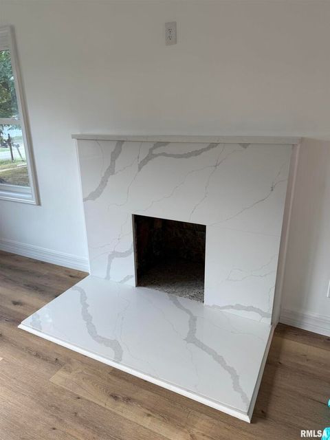 Tiny photo for 924 N ALMOND Street, Carbondale, IL 62901 (MLS # EB459500)