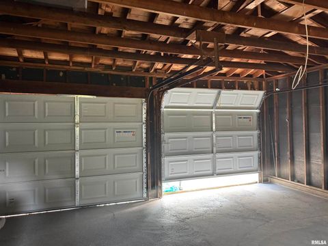 Tiny photo for 924 N ALMOND Street, Carbondale, IL 62901 (MLS # EB459500)